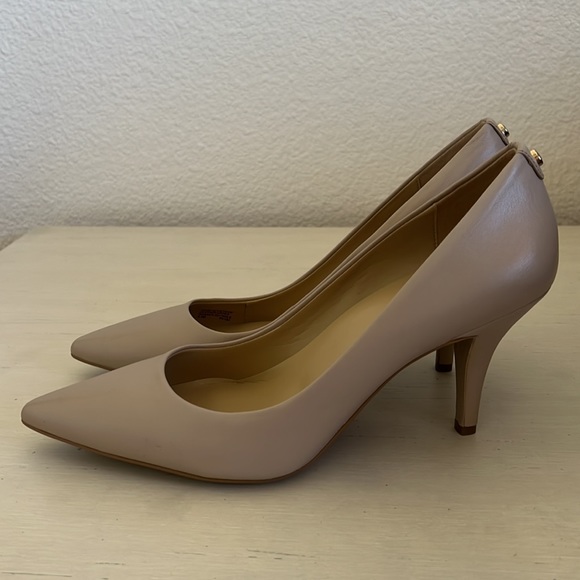 Michael Kors tan leather pump - Picture 3 of 6